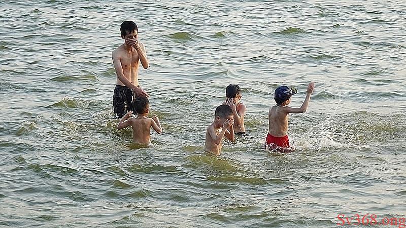 mơ thấy tắm sông